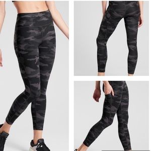 NWOT ATHLETA Ultimate Stash Pocket Camo 7/8
